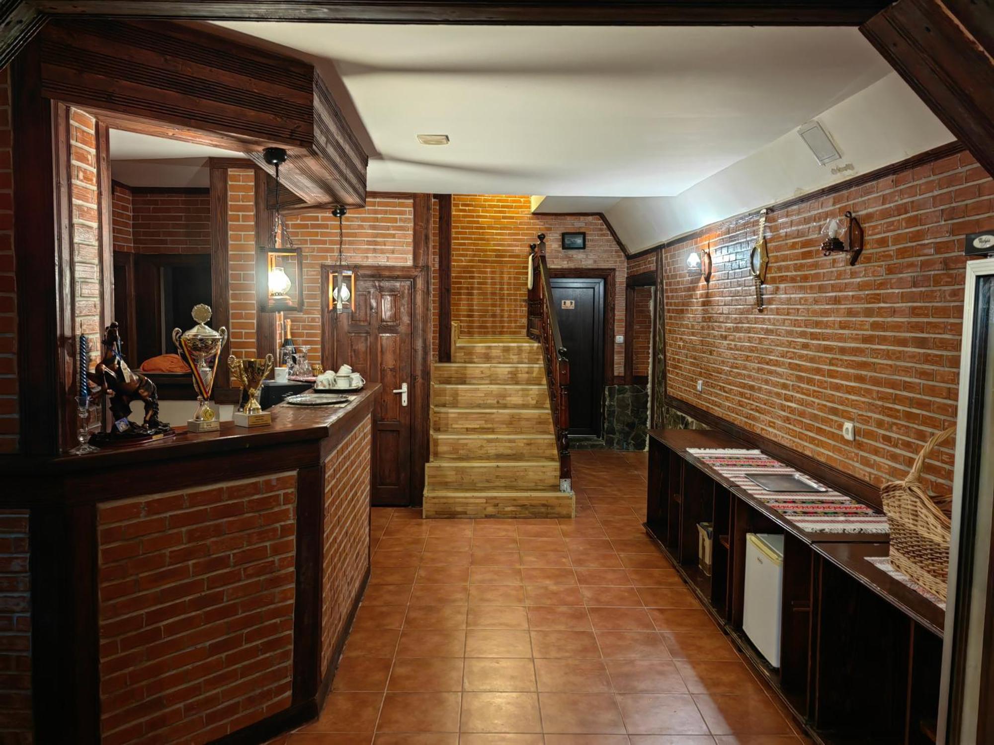 Pensiunea Millenium Sibiu With Parking - Motorcycle Friendly Travel Routes Exterior photo