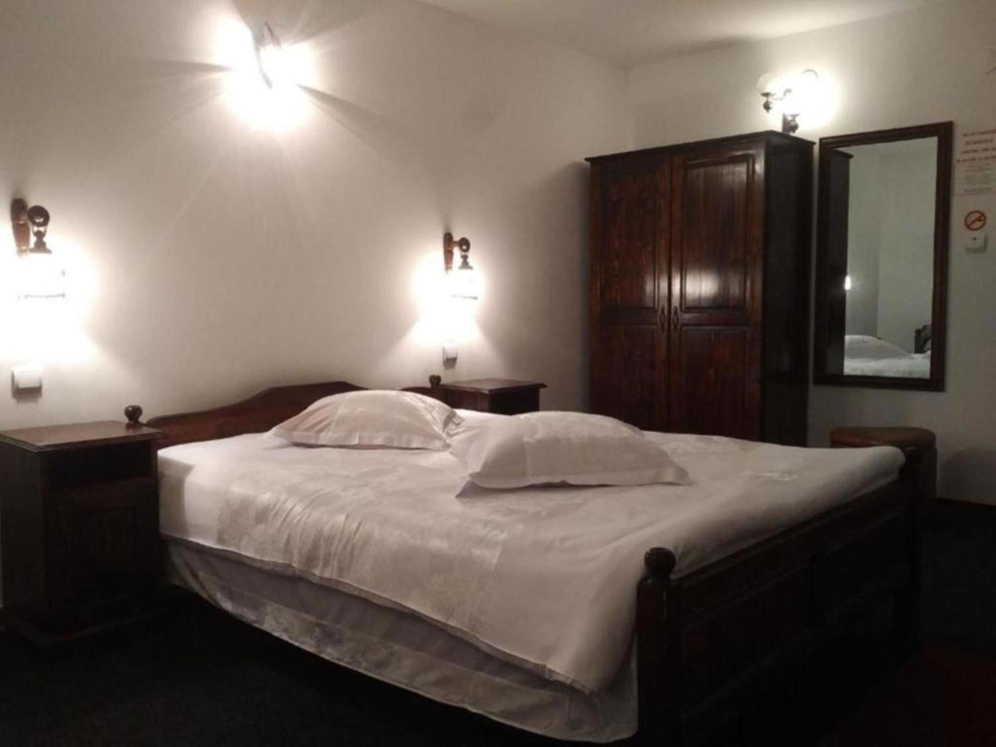 Pensiunea Millenium Sibiu With Parking - Motorcycle Friendly Travel Routes Exterior photo